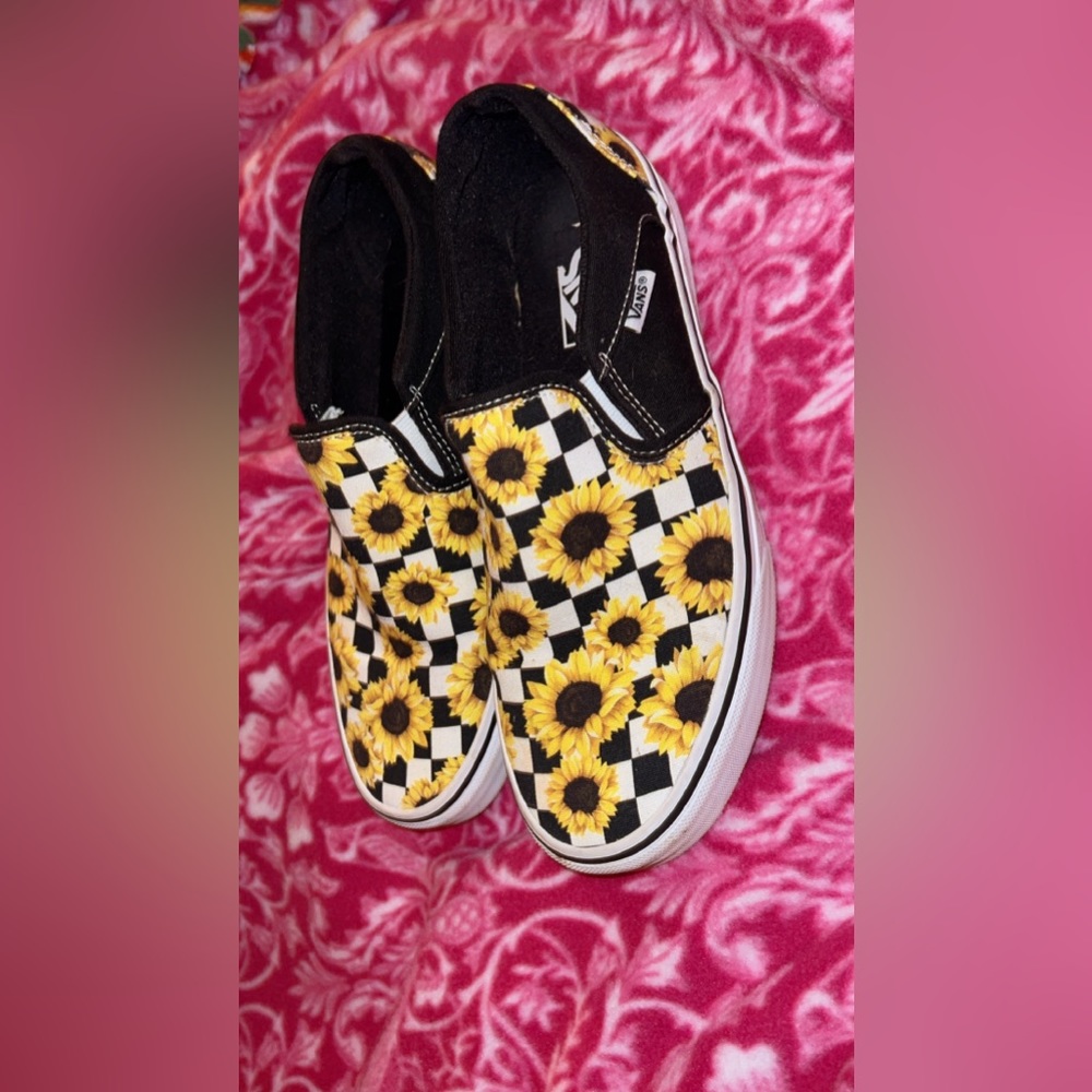 Women’s Vans (Size 9)